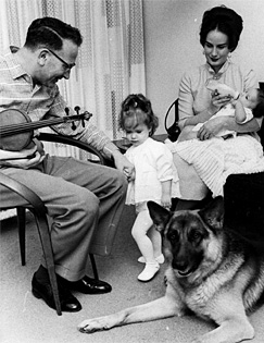 Werner Lywen and family - Jeri Nagle Lywen, Jaqueline Lywen Aubert, Jocelyn Lywen Dill and Aladdin